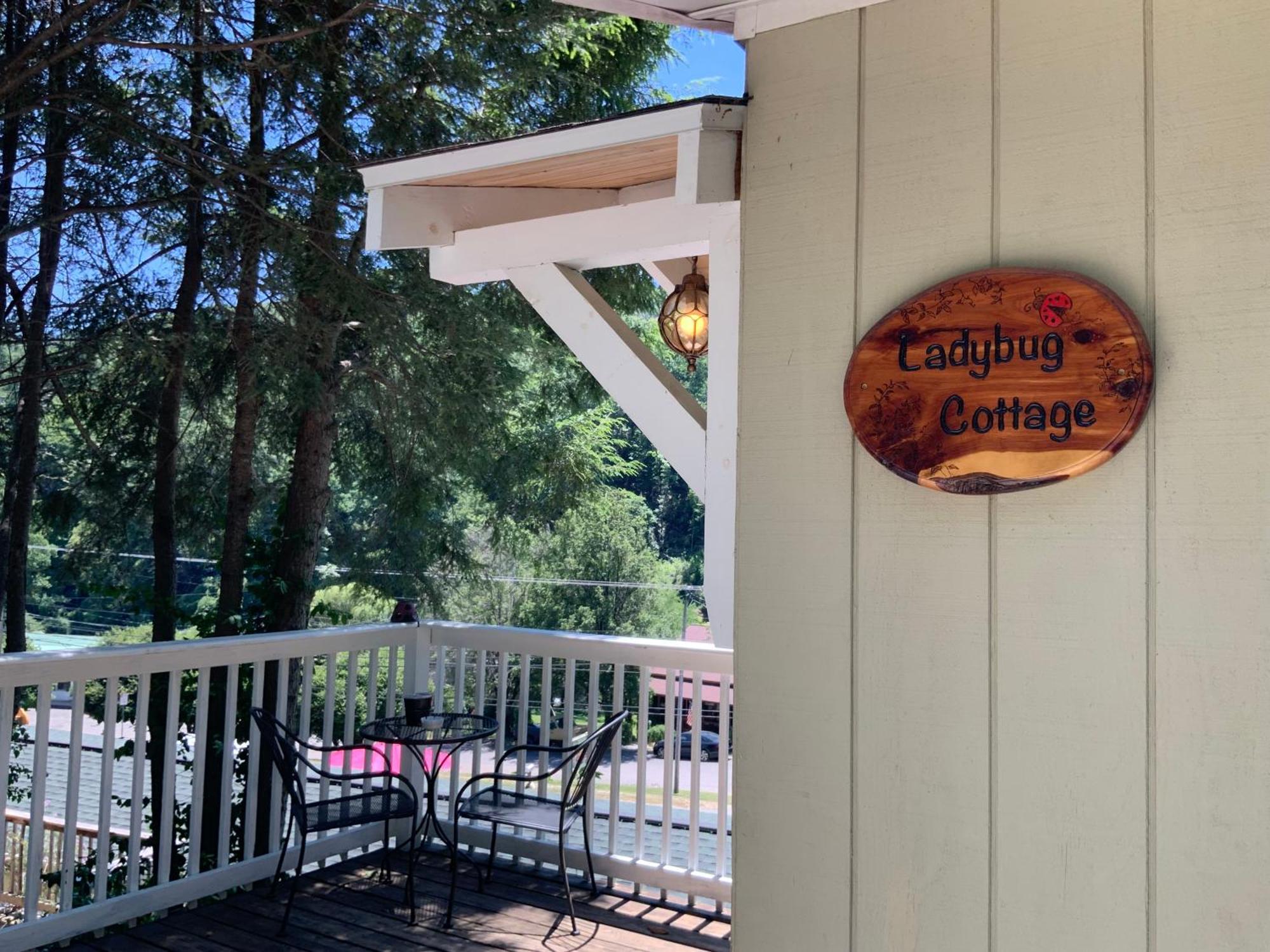 The Chimney Rock Inn & Cottages エクステリア 写真