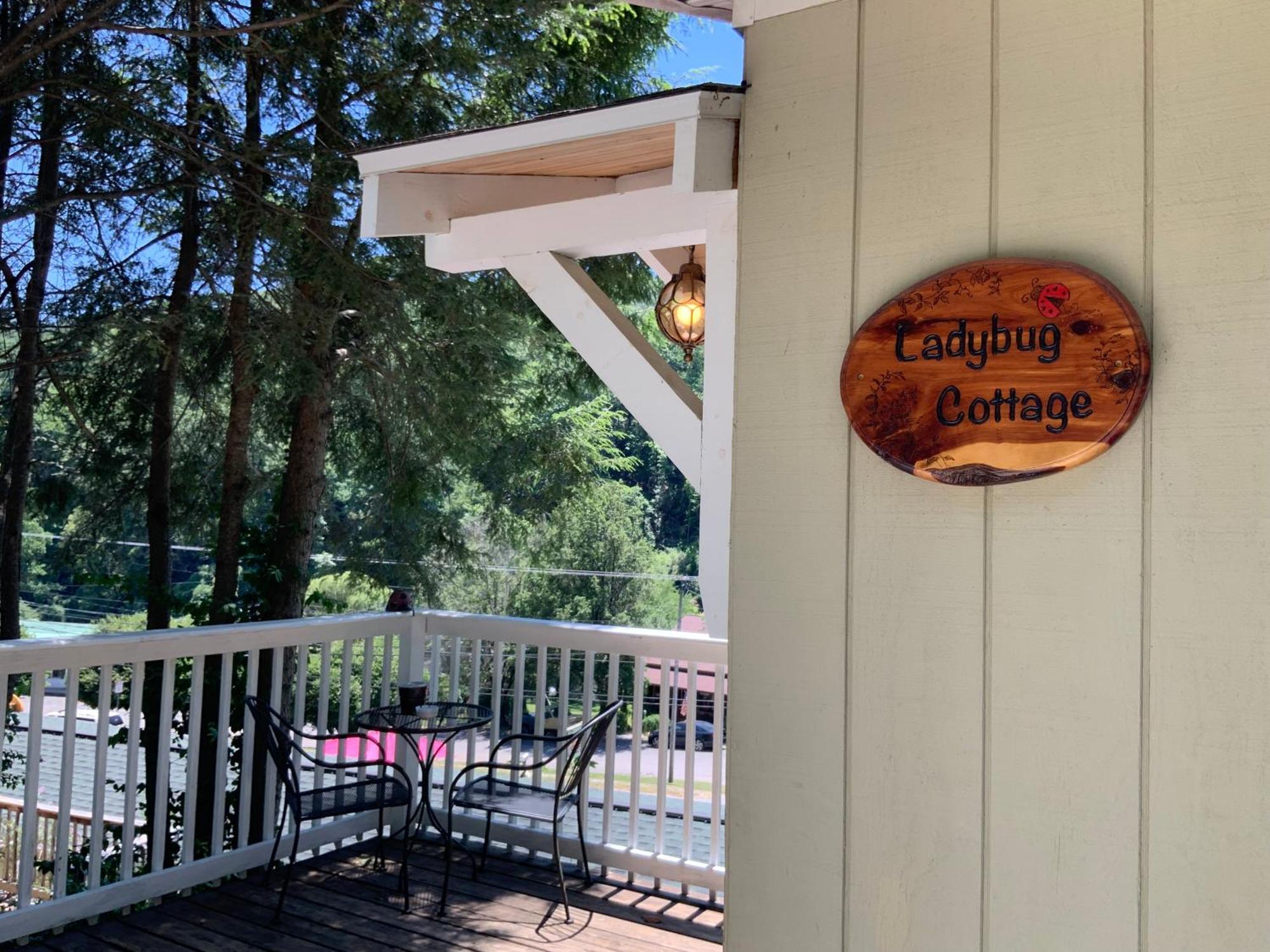 The Chimney Rock Inn & Cottages エクステリア 写真