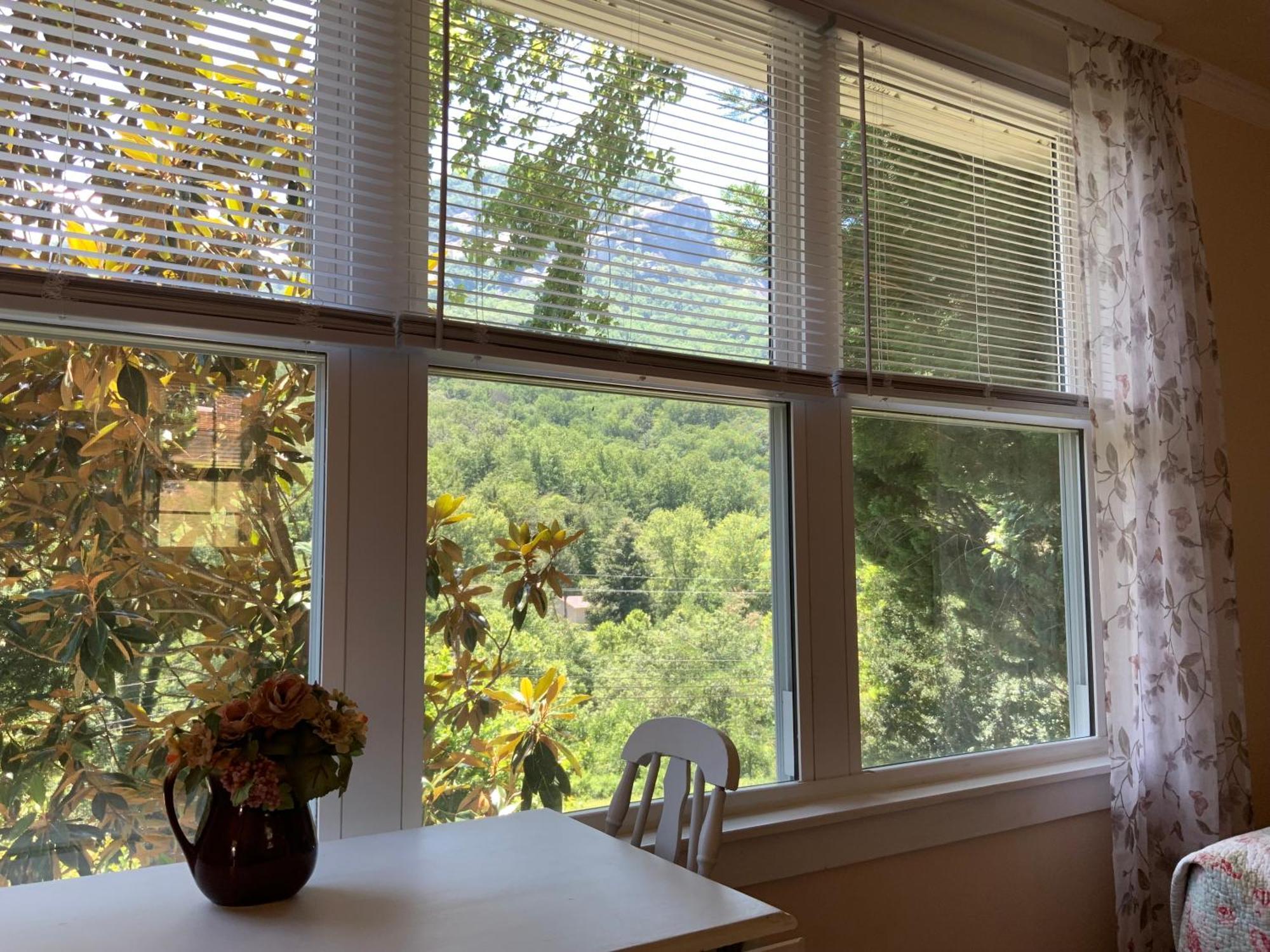 The Chimney Rock Inn & Cottages エクステリア 写真