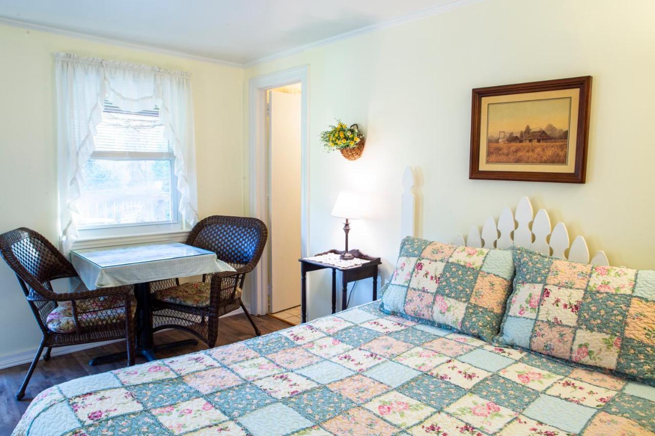 The Chimney Rock Inn & Cottages エクステリア 写真