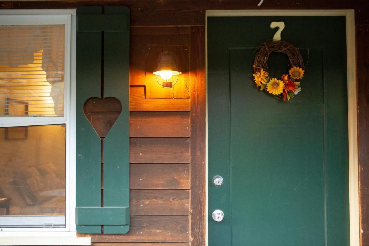 The Chimney Rock Inn & Cottages エクステリア 写真