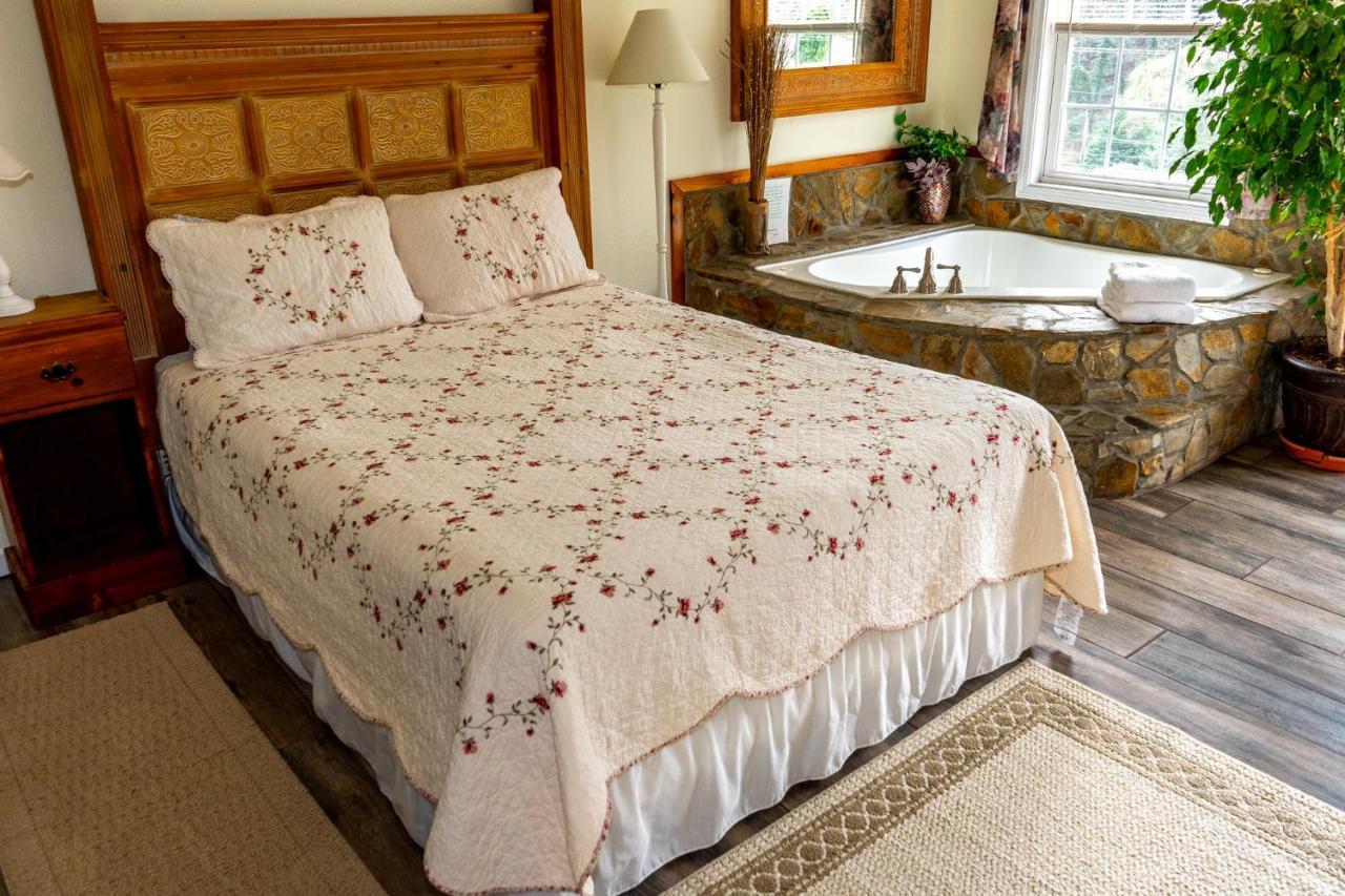 The Chimney Rock Inn & Cottages エクステリア 写真