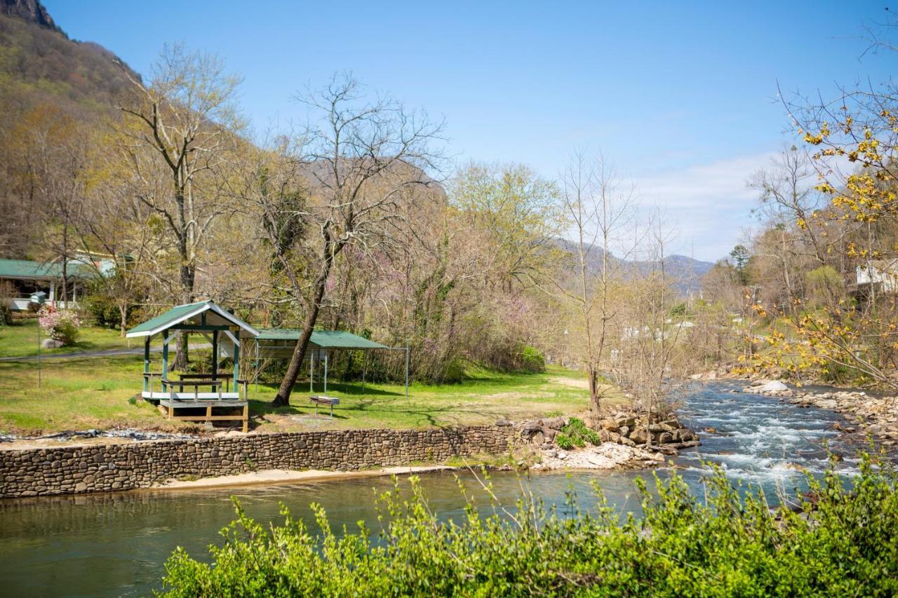 The Chimney Rock Inn & Cottages エクステリア 写真