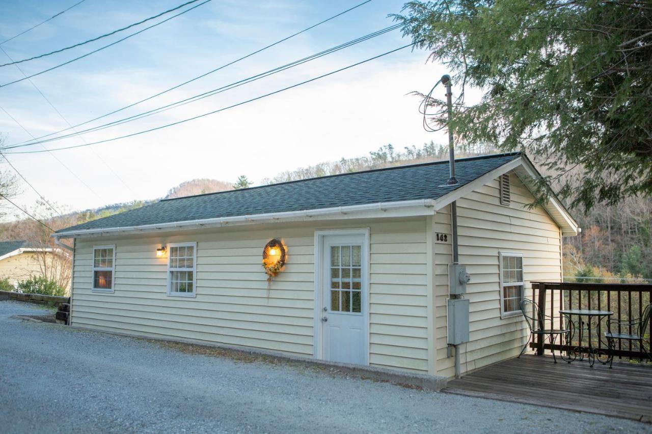 The Chimney Rock Inn & Cottages エクステリア 写真