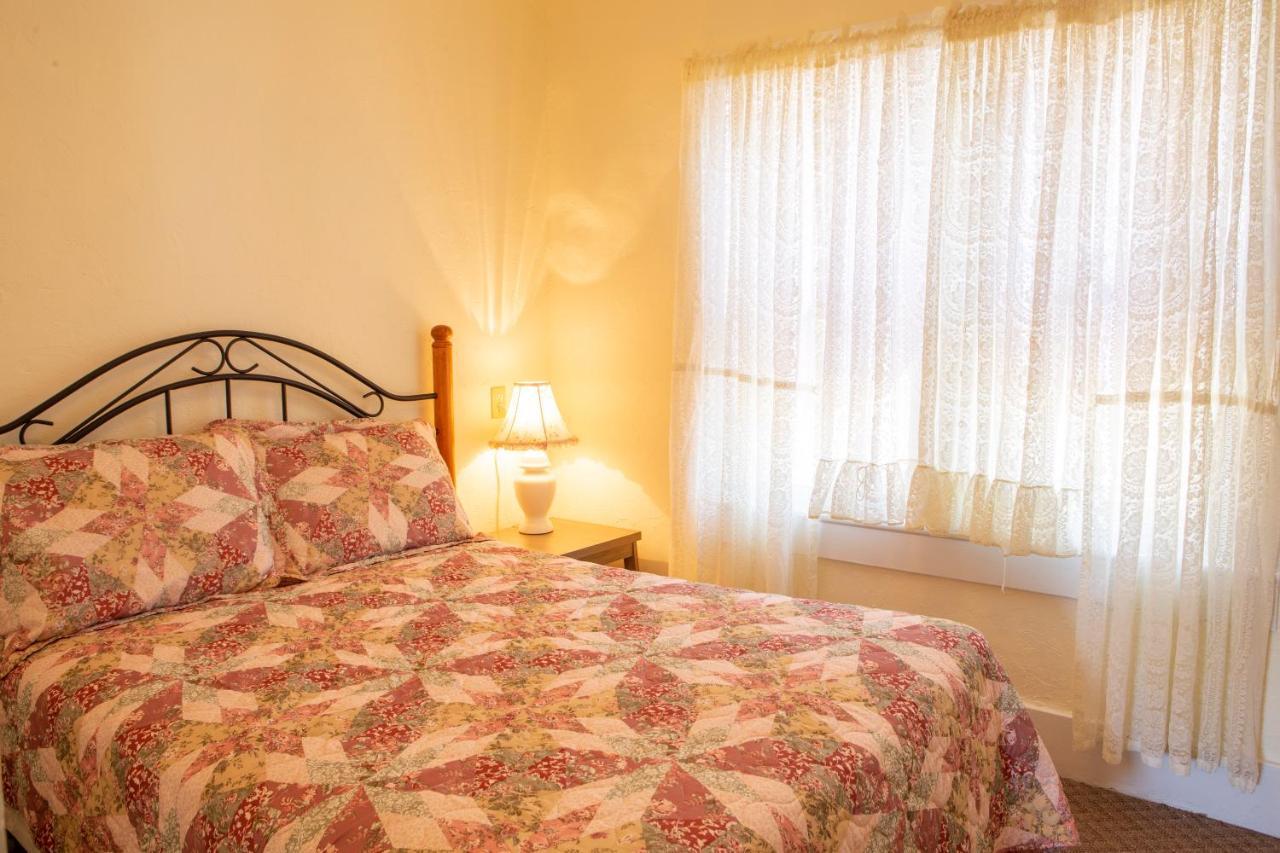 The Chimney Rock Inn & Cottages エクステリア 写真