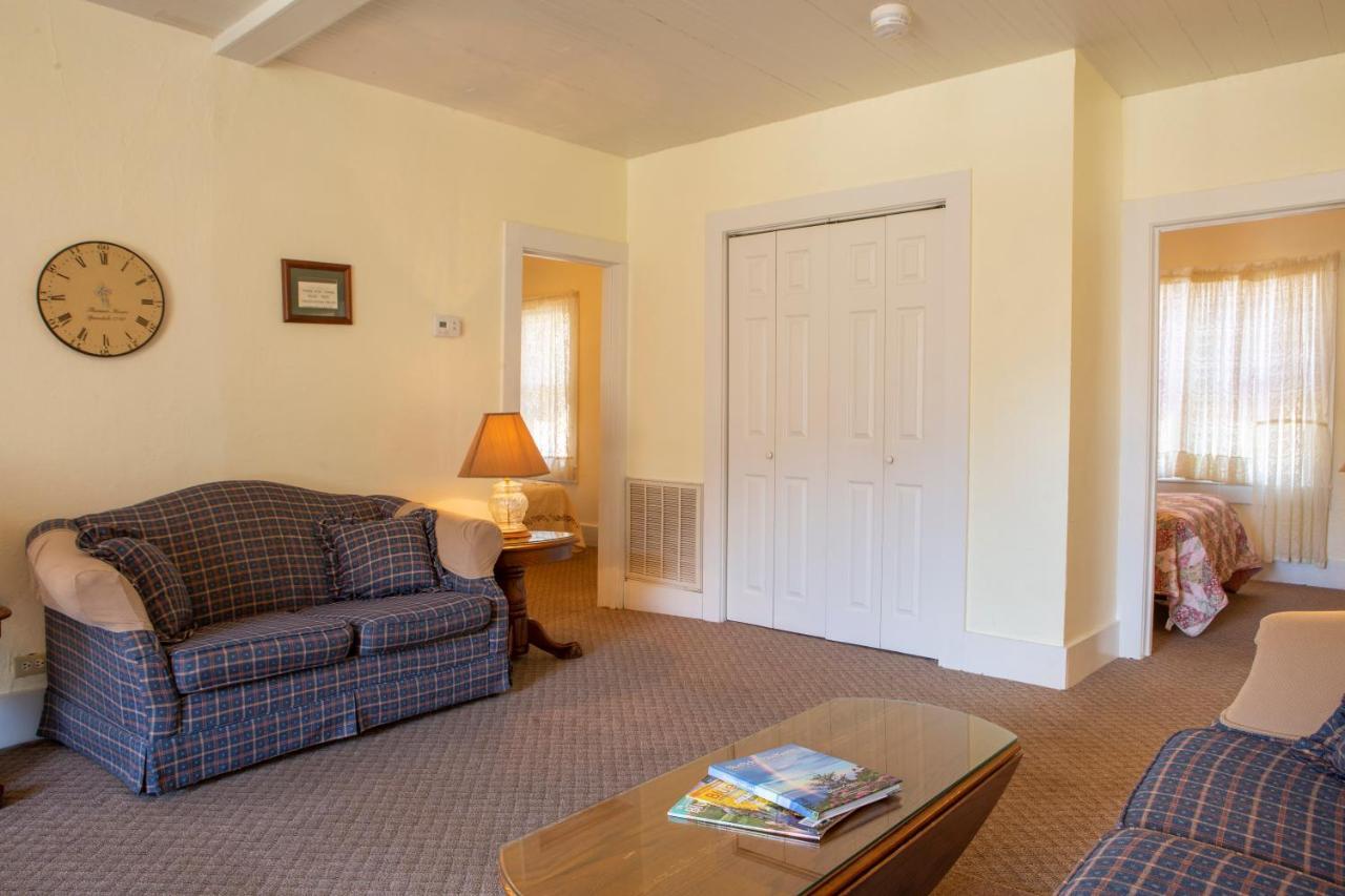 The Chimney Rock Inn & Cottages エクステリア 写真