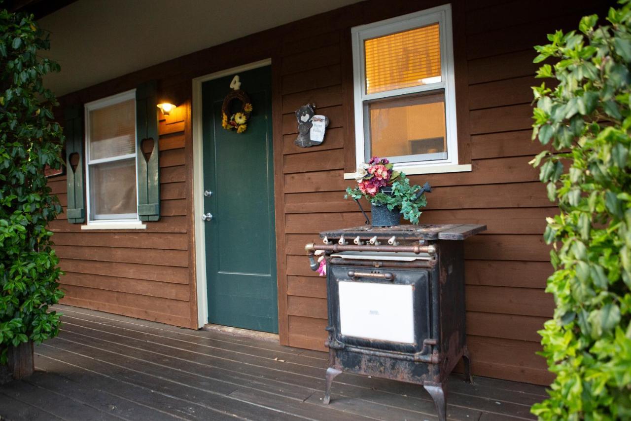 The Chimney Rock Inn & Cottages エクステリア 写真